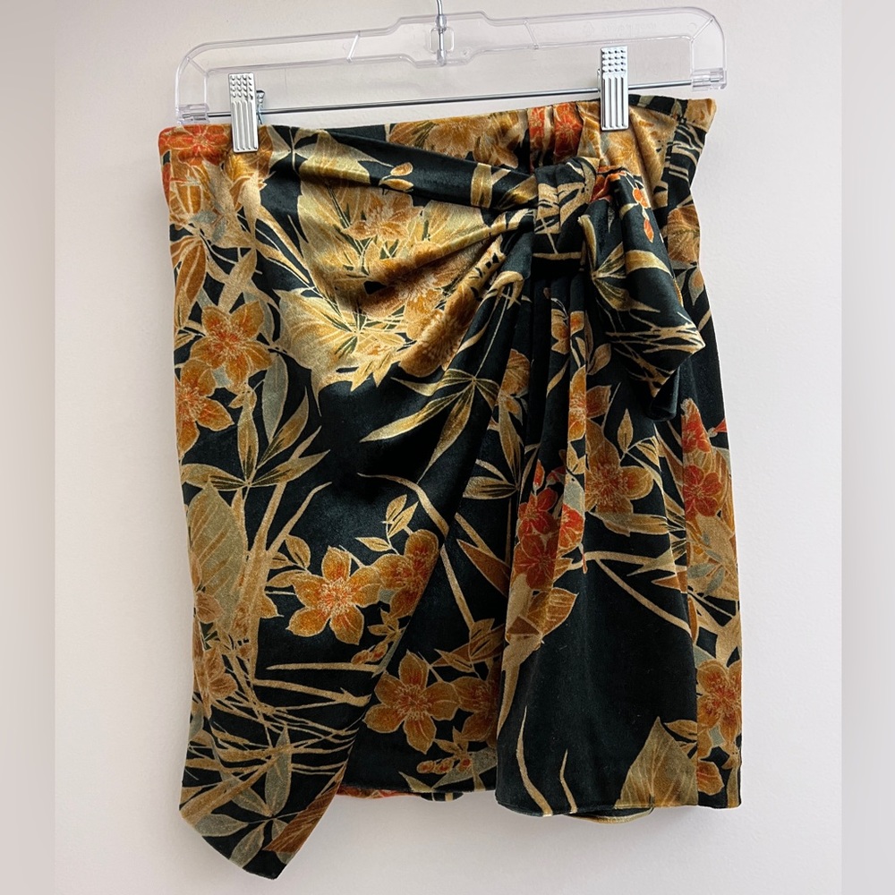 Zara Basic Women’s Floral Velvet Mini Skirt Size M